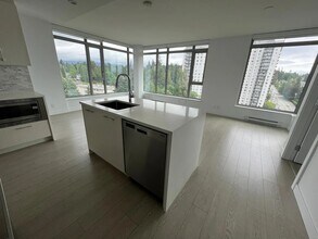 518 Whiting Way in Coquitlam, BC - Building Photo - Building Photo