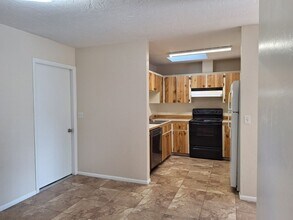 1204 Regent St in Edgewater, FL - Building Photo - Building Photo