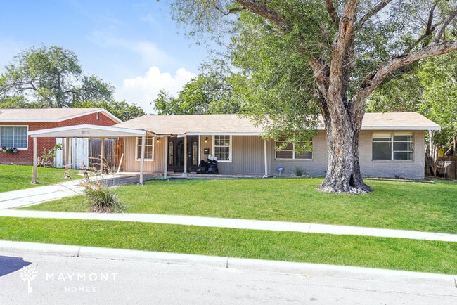 455 Maplewood Ln in San Antonio, TX - Building Photo - Building Photo