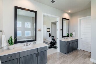 6025 Seville Dr in Austin, TX - Building Photo - Building Photo