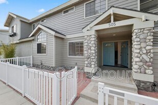 505 St Andrews Rd in Newport Beach, CA - Building Photo