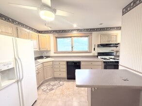 8 Belmont St, Unit 2 in Newton, MA - Building Photo - Building Photo