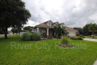 599 Chestwood Chase Dr in Orange Park, FL - Foto de edificio - Building Photo
