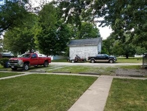 306 E Henry St, Unit Apt. 1 in Atkinson, IL - Building Photo - Building Photo