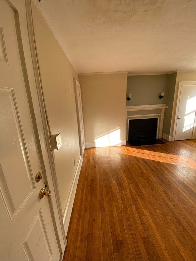 86 Myrtle St, Unit 22 in Boston, MA - Building Photo - Building Photo