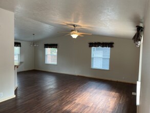 699-495 Circle Ct in Susanville, CA - Foto de edificio - Building Photo