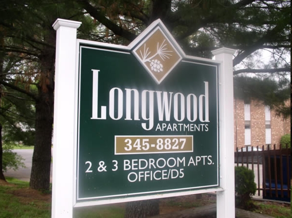 Longwood Apartments in Vinton, VA - Building Photo - Building Photo