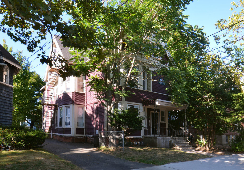 133 Davenport Ave in New Haven, CT - Building Photo