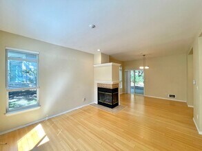 18003 NE 93rd Ct in Redmond, WA - Foto de edificio - Building Photo