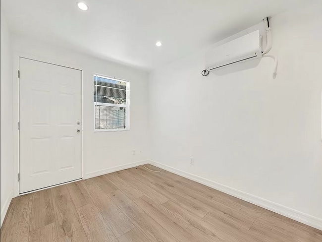 18230 Hartland St in Reseda, CA - Building Photo - Building Photo