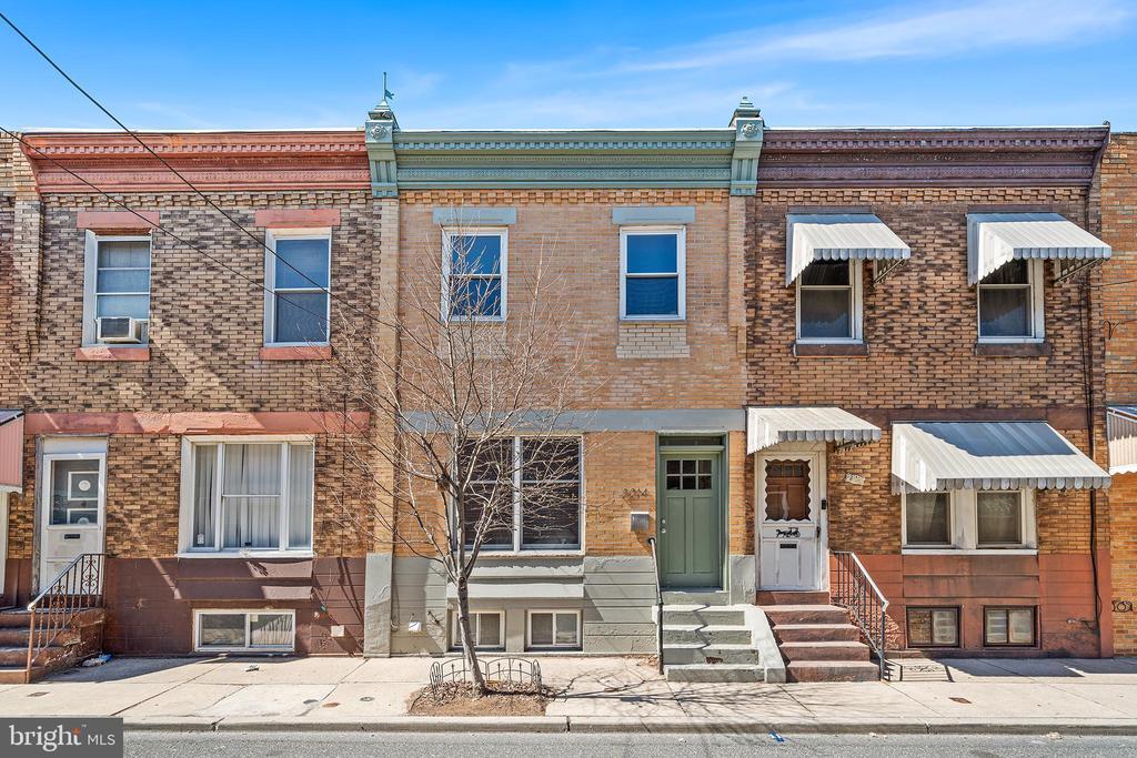 2214 S Hicks St in Philadelphia, PA - Building Photo