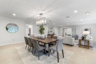 12326 Old Oaks Dr in Houston, TX - Building Photo - Building Photo