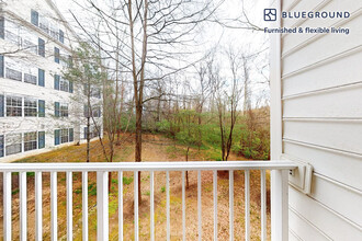 14240 Alta Oaks Dr, Unit FL1-ID3770A in Rockville, MD - Building Photo - Building Photo