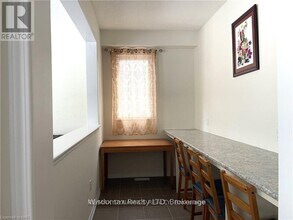 8667 Chickory Trail in Niagara Falls, ON - Building Photo - Building Photo