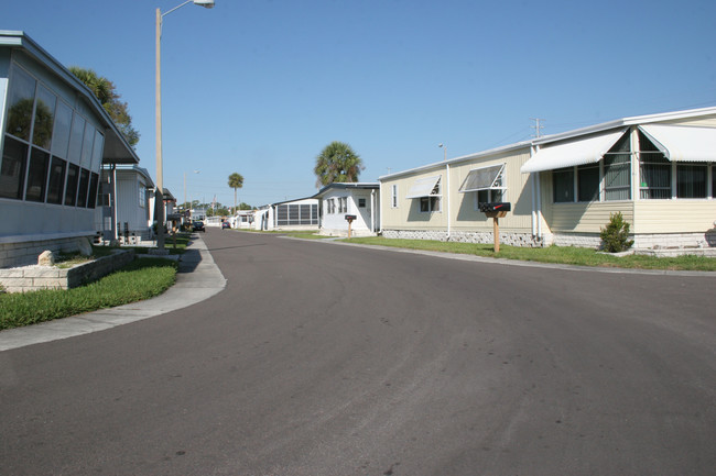 Suncoast Gateway in Port Richey, FL - Building Photo - Building Photo