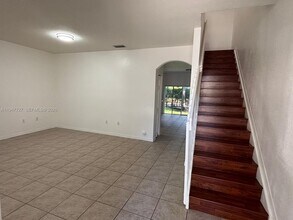 4911 SW 140th Terrace in Miramar, FL - Foto de edificio - Building Photo