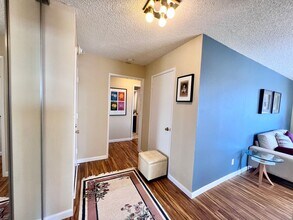 2 Admiral Dr in Emeryville, CA - Building Photo - Building Photo