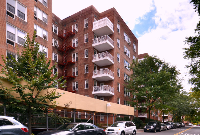 600 W 239th St in Bronx, NY - Building Photo - Building Photo