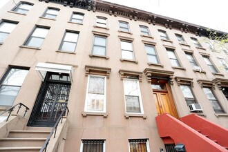 326 Degraw St in Brooklyn, NY - Foto de edificio - Building Photo