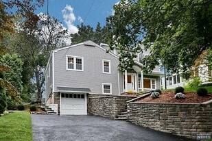 28 Princeton Pl in Glen Rock, NJ - Building Photo