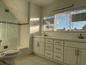 81 Montoya Dr in Branford, CT - Foto de edificio - Building Photo