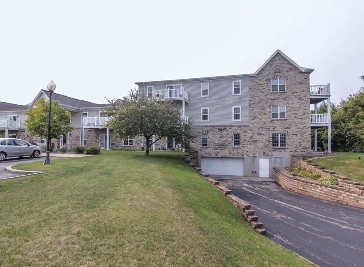 The Woodlands Senior Apartments in Dubuque, IA - Building Photo