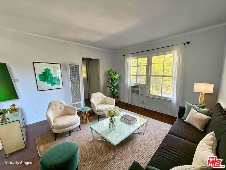 883 N Hoover St in Los Angeles, CA - Building Photo