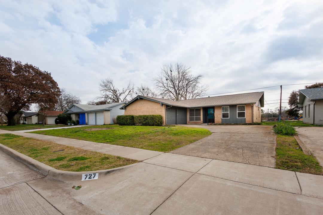 727 Pinehurst Dr in Richardson, TX - Building Photo