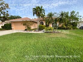 5112 Far Oak Cir in Sarasota, FL - Building Photo