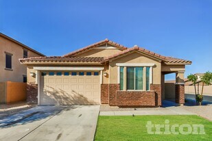 6410 S 72nd Ln in Phoenix, AZ - Building Photo