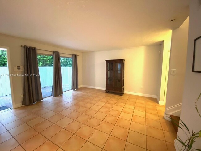 4530 SW 68th Court Cir, Unit 2 in Miami, FL - Building Photo - Building Photo