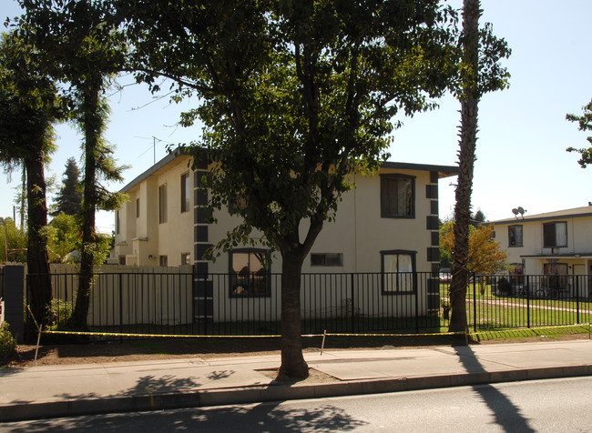 Garey Apartments in Pomona, CA - Building Photo - Building Photo