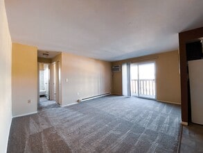 Springcrest Apartments in Willowick, OH - Building Photo - Building Photo
