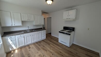 2112 Ratcliffe Ave in Louisville, KY - Building Photo - Building Photo