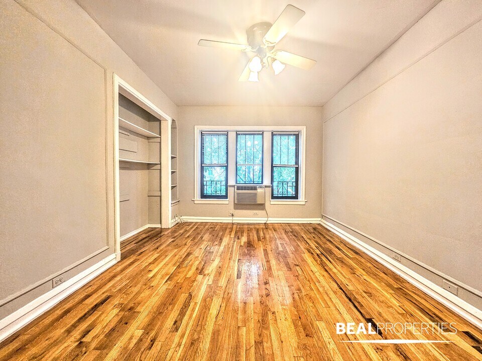 837 W Wolfram St in Chicago, IL - Building Photo
