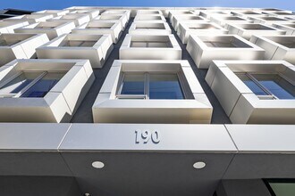 190 Academy St in Jersey City, NJ - Building Photo - Building Photo