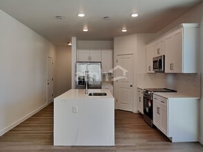 18458 W Honeysuckle Dr in Surprise, AZ - Building Photo - Building Photo