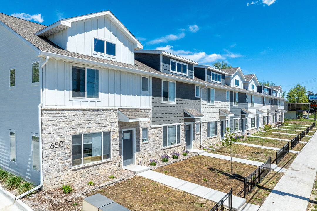 Westover Townhomes in Des Moines, IA - Building Photo