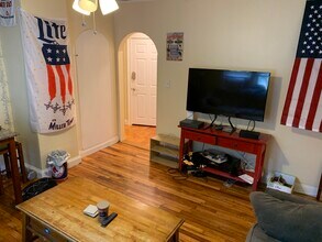 41 Cross St, Unit A in Somerville, MA - Foto de edificio - Building Photo