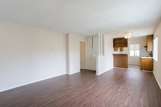 1172 E 1st St in Long Beach, CA - Building Photo - Interior Photo