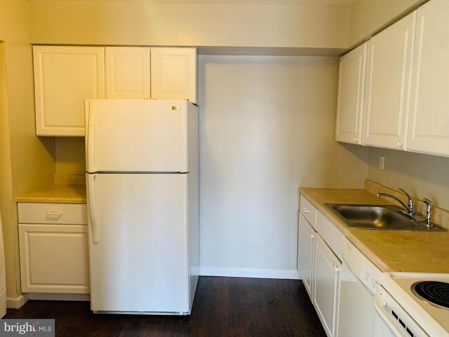 property at 8875 Tamebird Ct