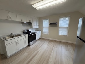 347 4th Ave S in South St. Paul, MN - Foto de edificio - Building Photo