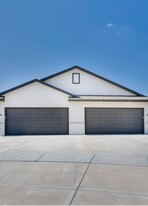 588 E Martens Ct in Goddard, KS - Building Photo