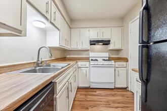906 Hyridge St in Round Rock, TX - Building Photo - Building Photo