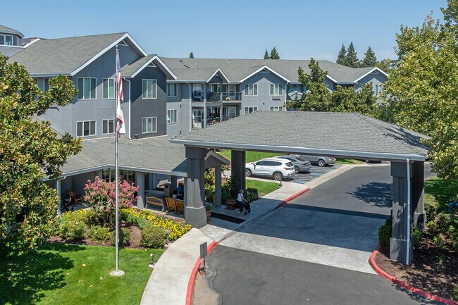 Solstice Senior Living at Clovis in Clovis, CA - Building Photo - Building Photo