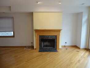 1319 W Belmont Ave-Unit -2 in Chicago, IL - Building Photo - Building Photo