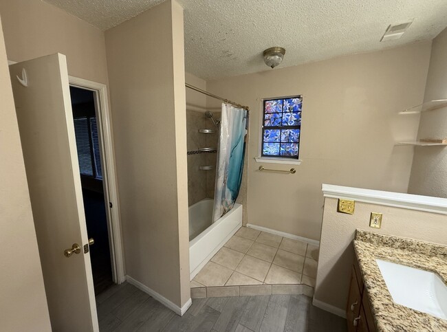 property at 2610 Encina Dr