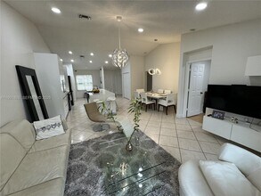 2002 Andromeda Ln in Weston, FL - Building Photo - Building Photo