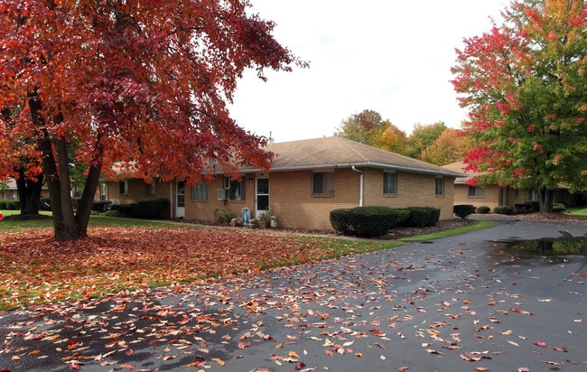 551-577 Charlotte Ave in Hermitage, PA - Foto de edificio - Building Photo