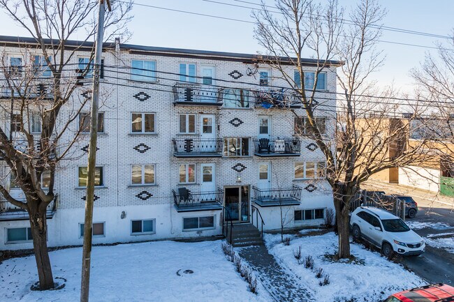 6592 Des Ormeaux Av
